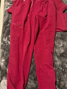 FIGS Catarina Top & Zamora Jogger Scrub Set Casma & Zamora Scrub Set Dark Magent